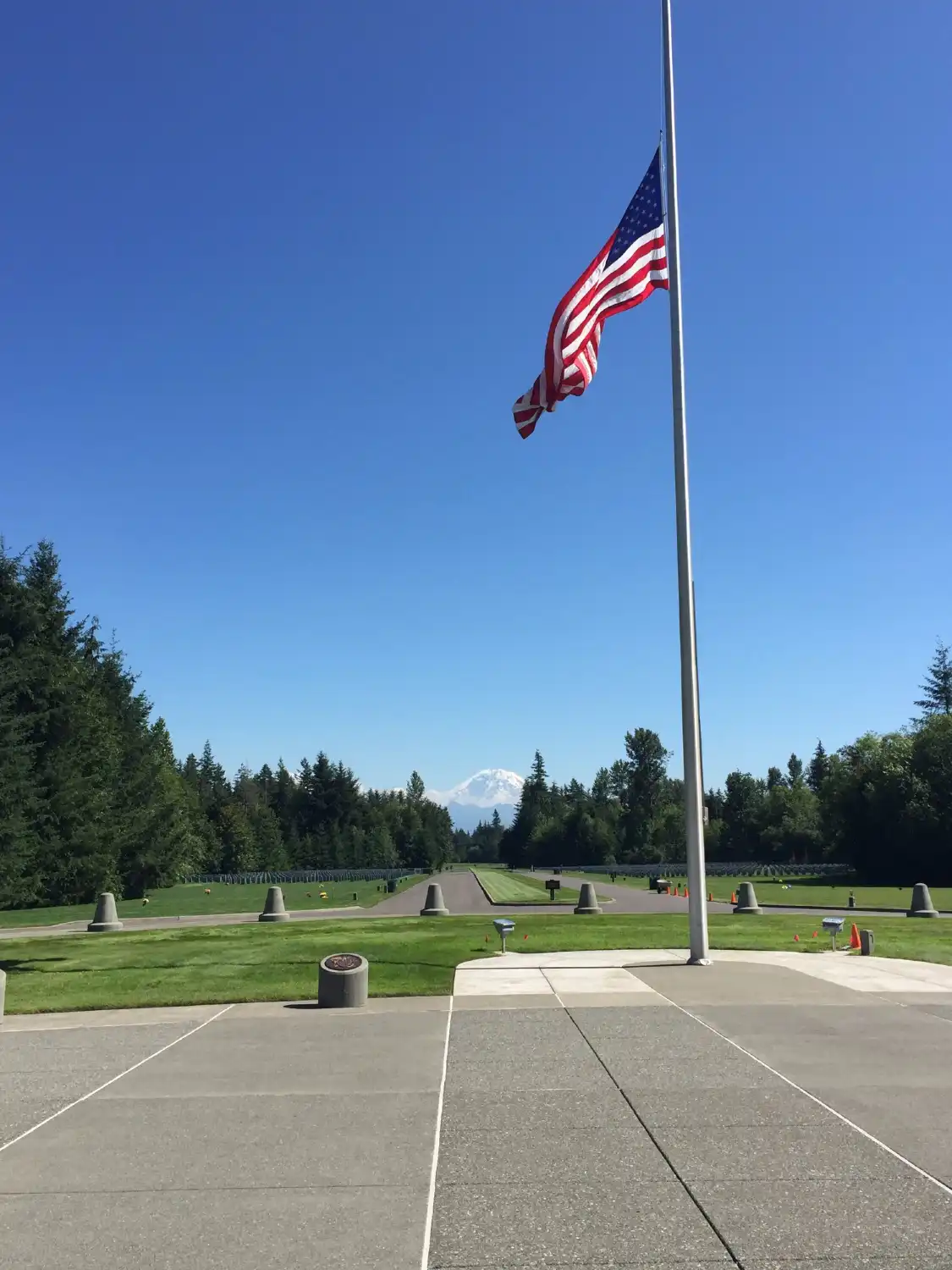 Hotels near Tahoma National Cemetery