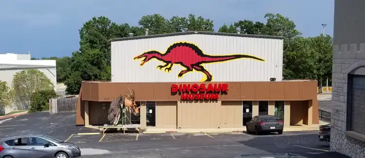 Dinosaur Museum 주변 호텔