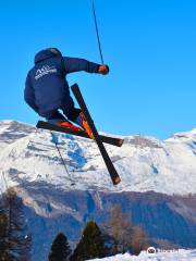 Montagne Magique Ski School