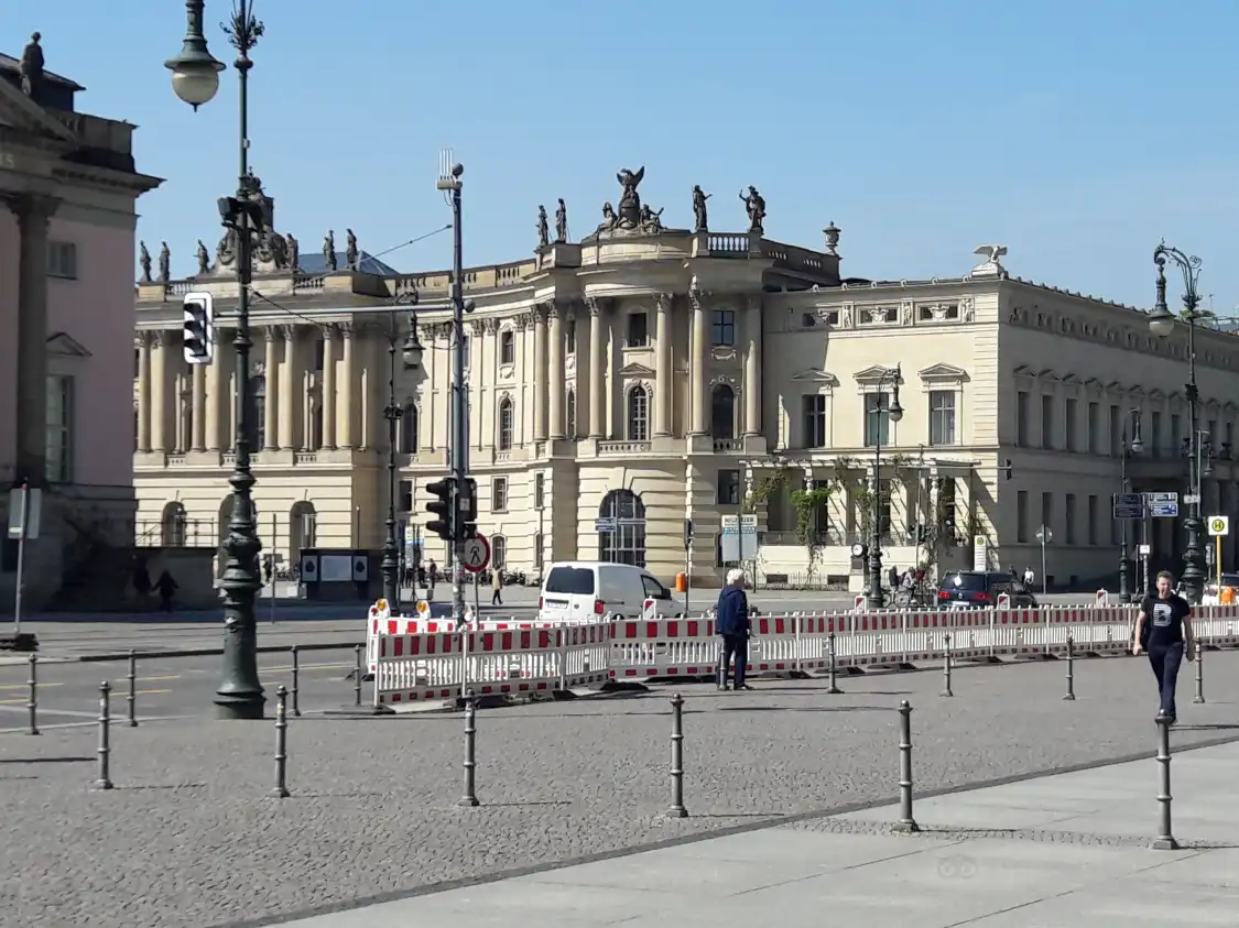 Các khách sạn gần THEATER IM PALAIS