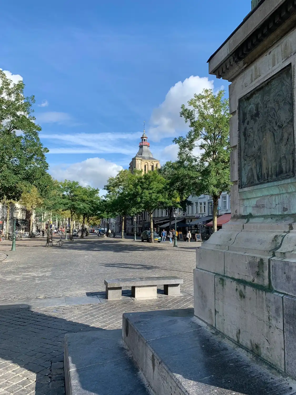 Hotels near Standbeeld van Minckelers