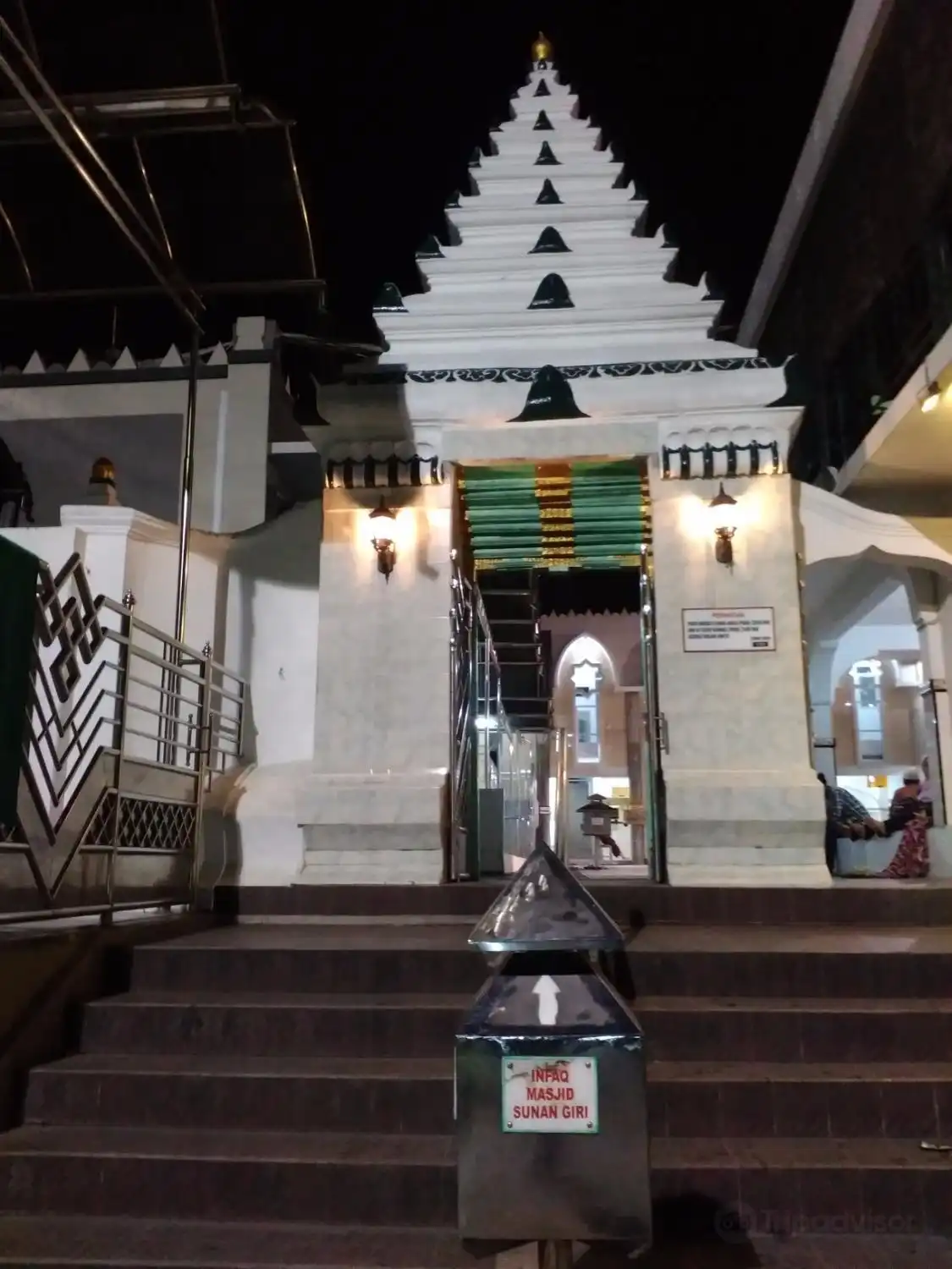 Hotels near Sunan Giri Mosque and Tomb