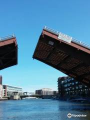 Milwaukee River Cruise Line