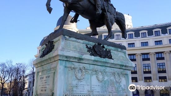 Statuia lui Spiru Haret din București