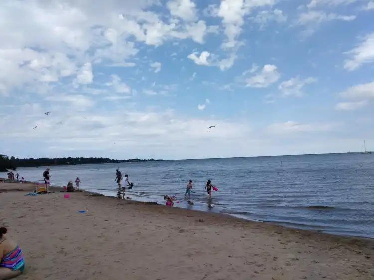 Hotels near Ellwood A Mattson Lower Harbor Park