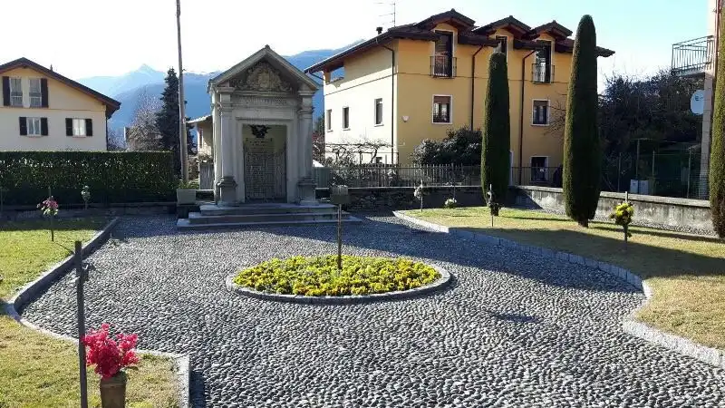 Hotels near Monumento ai Caduti di Colmegna