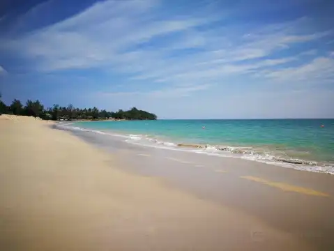 Hotels near Phra Ae Beach