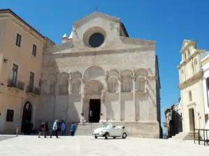 Cattedrale di Santa Maria della Purificazione e San Basso