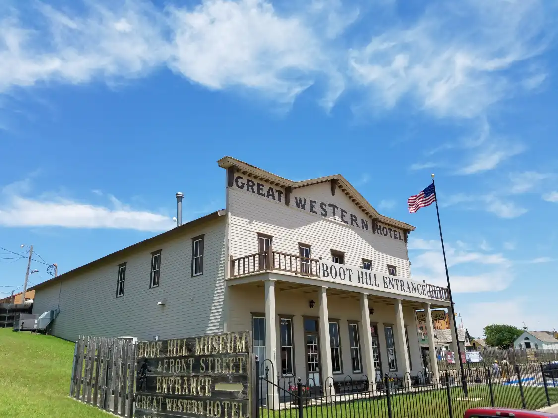 Hotels near Boot Hill Museum