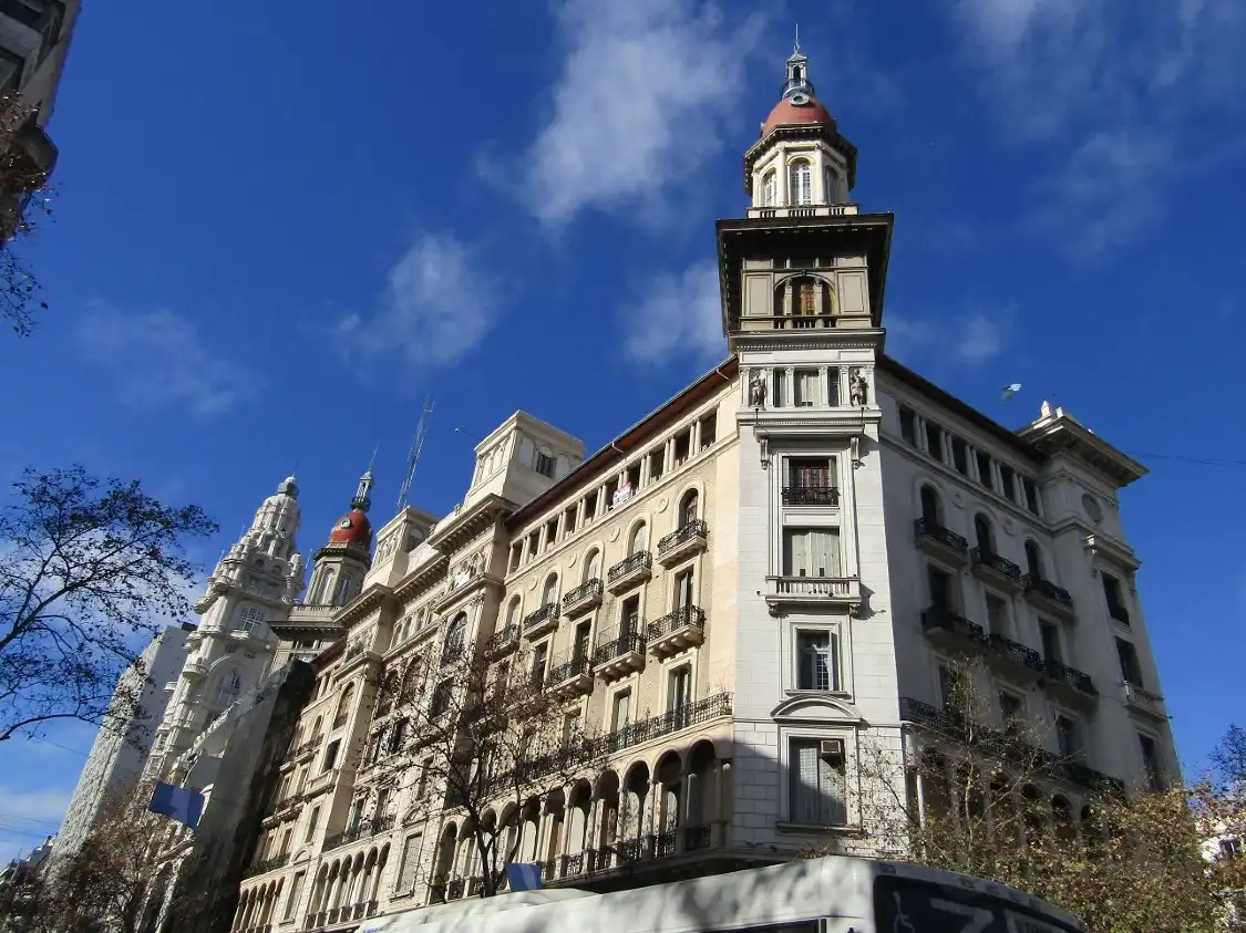 Отели рядом с достопримечательностью «Edificio La Inmobiliaria»