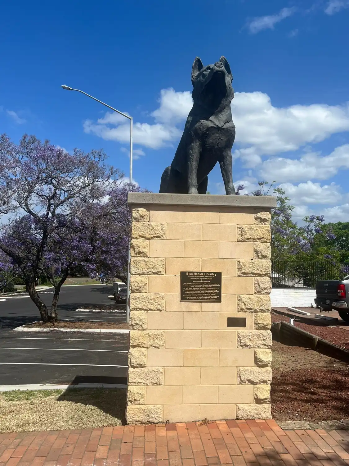 Hotels near Blue Heeler Cattle Dog Statue