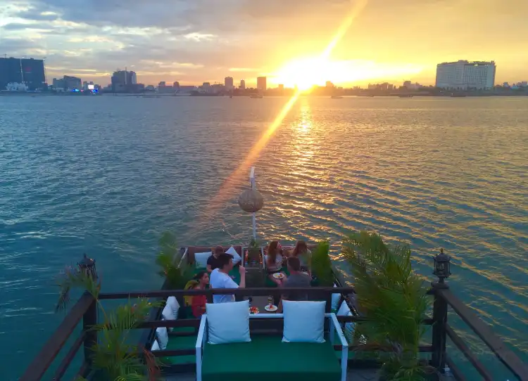 Hotel dekat Memorable Cambodia Cruise