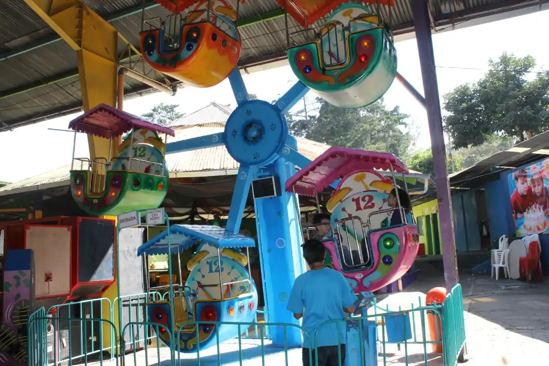 Отели рядом с достопримечательностью «Carrousel Hipodromo»
