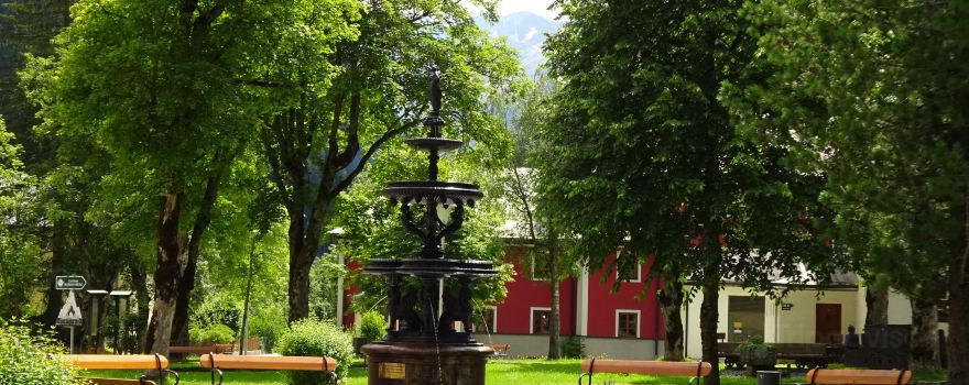 Mehrstöckiger Eisenbrunnen in Alt-Böckstein
