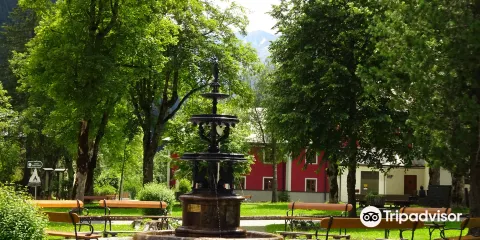 Mehrstöckiger Eisenbrunnen in Alt-Böckstein