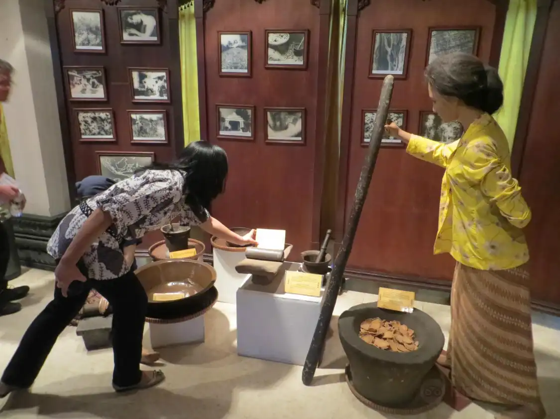 Hotels near Museum Jamu Njonja Meneer