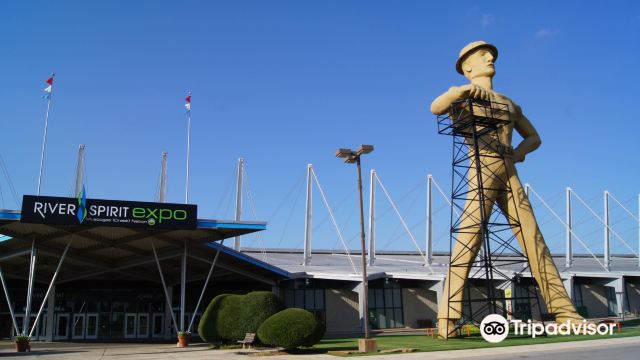Golden Driller Statue