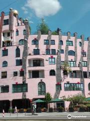 Brunnen im Innenhof - Hundertwasserhaus