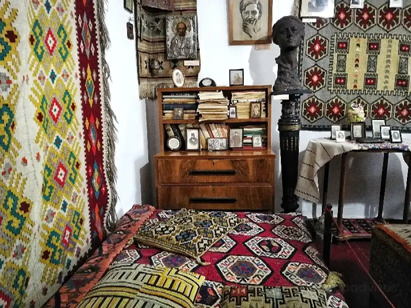 Hotels near Otilia Cazimir Museum