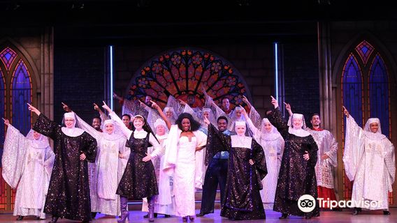 Dutch Apple Dinner Theatre