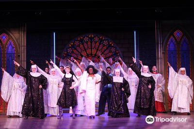 Dutch Apple Dinner Theatre