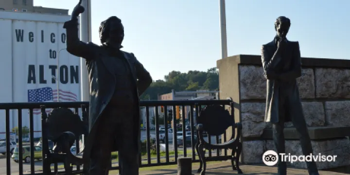 Lincoln Douglas Square