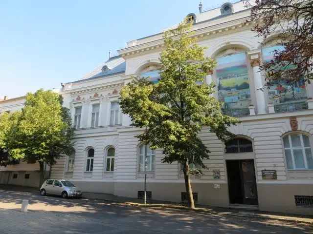 Hotel dekat Tivadar Csontvary Museum