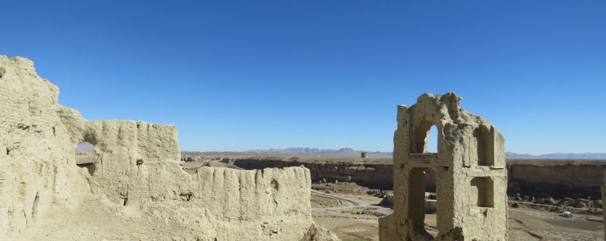 Izad-Khast Castle