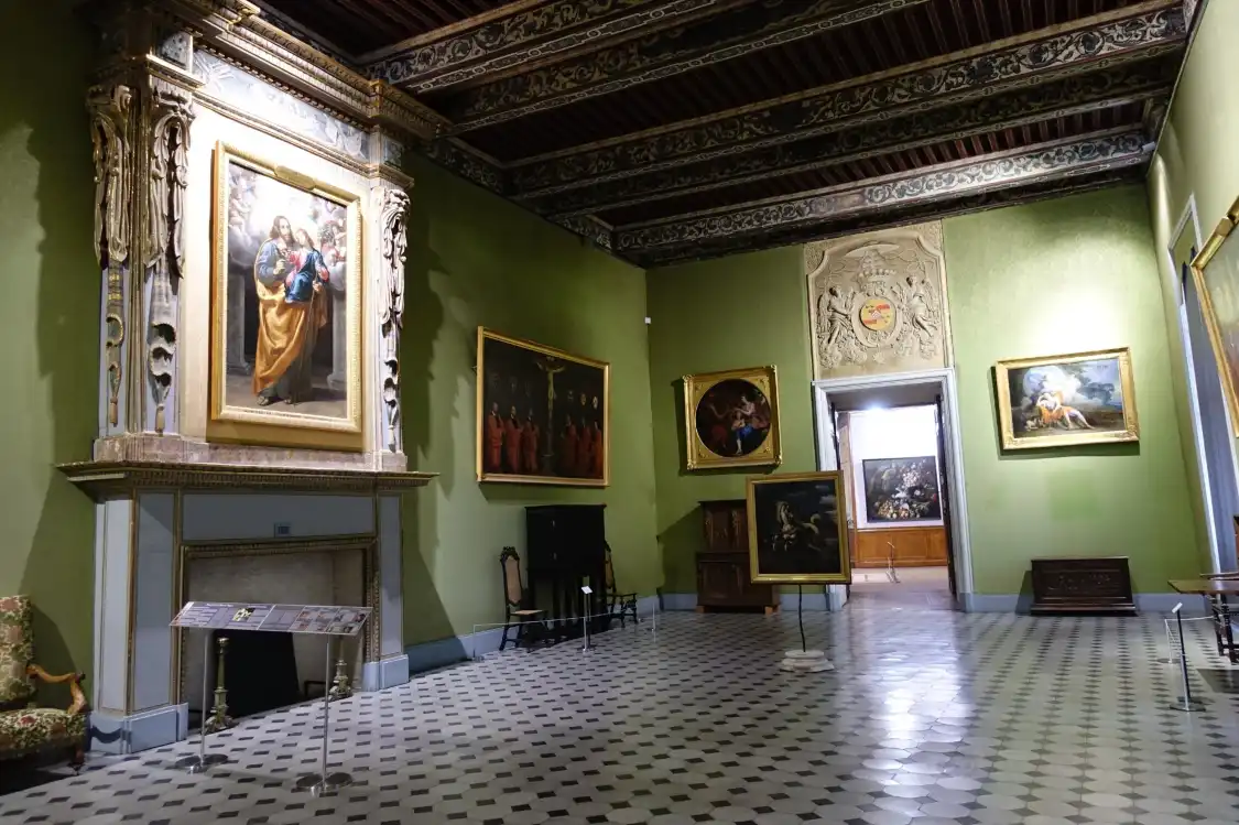 Hotels near Palais des Archeveques
