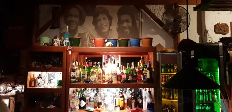Hotels near Hideaway Bar&Cafe