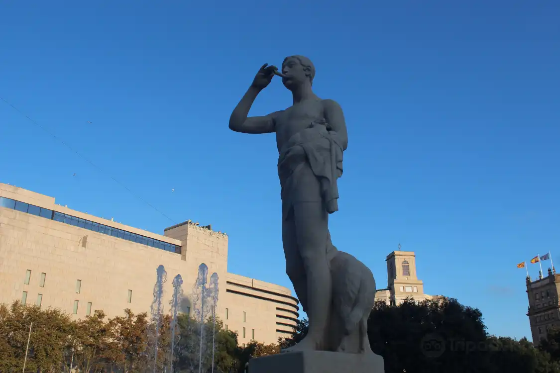 Hotels near Pastor de la Flauta