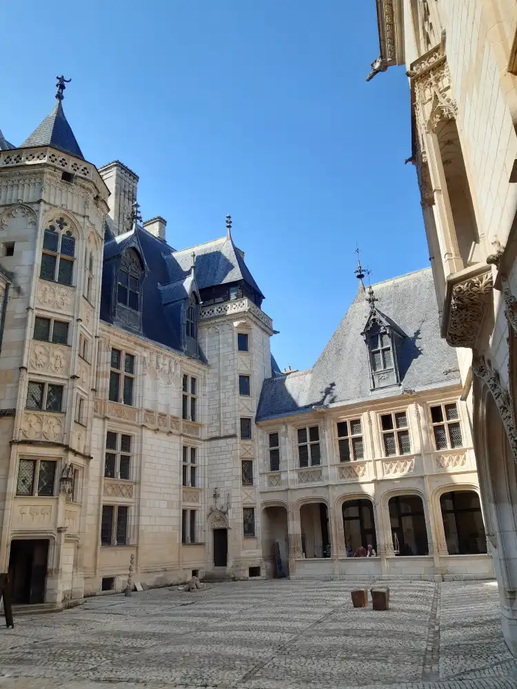 Các khách sạn gần Palais Jacques Coeur