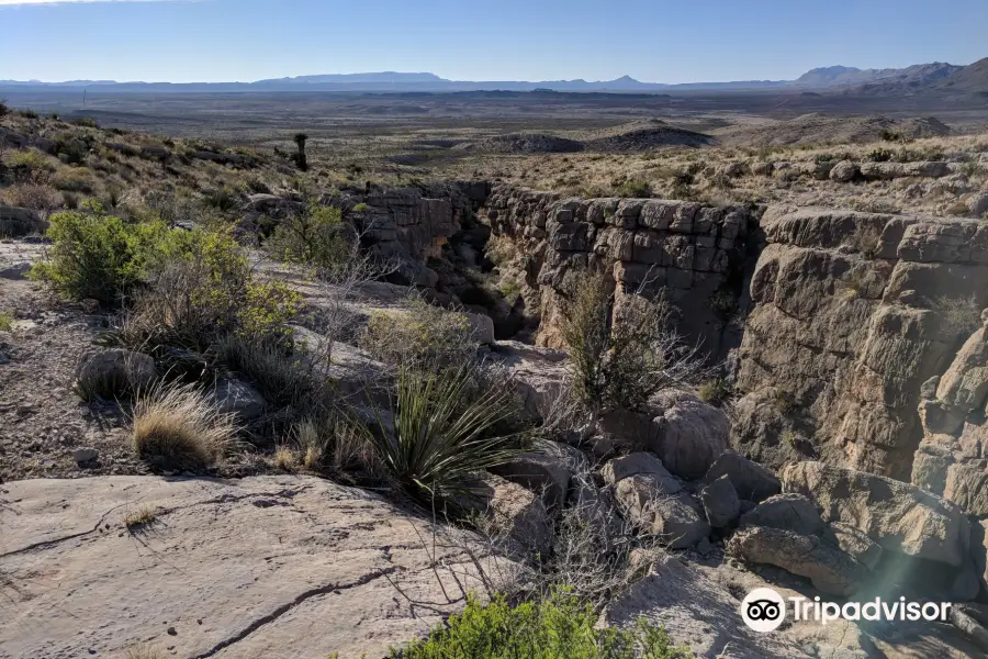 Devil's Den Trail