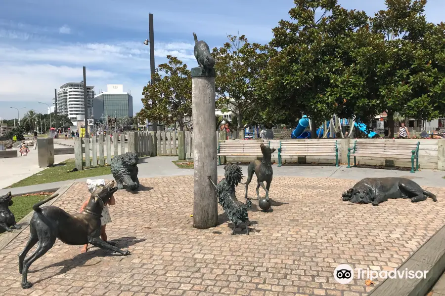 Hairy Maclary and Friends Sculpture