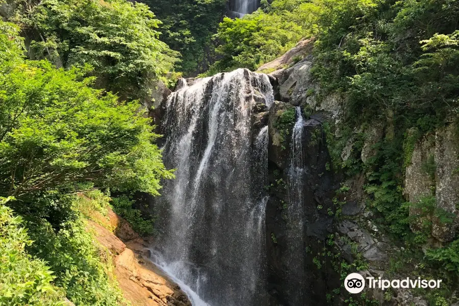 Yasu-no-Taki Falls