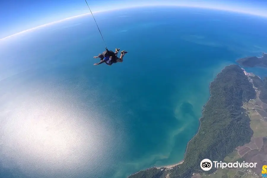 Cairns Skydivers - 1300 SKYDIVE