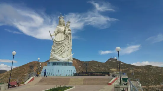 Monumento a la Virgen del Socavon