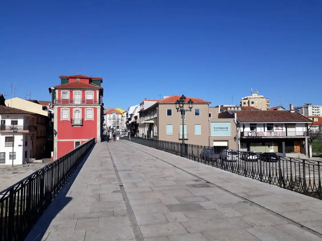 Hotels near Trajano Bridge