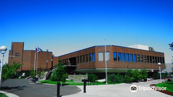 Yellowknife City Hall & Park