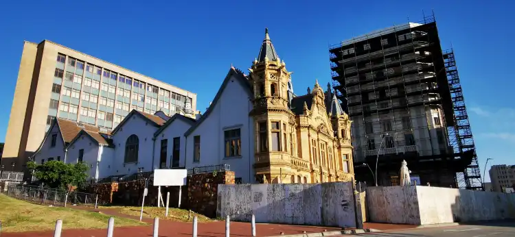 Hotels near Main Public Library