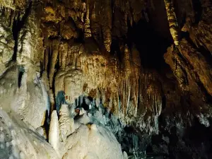 Akkadō Cave