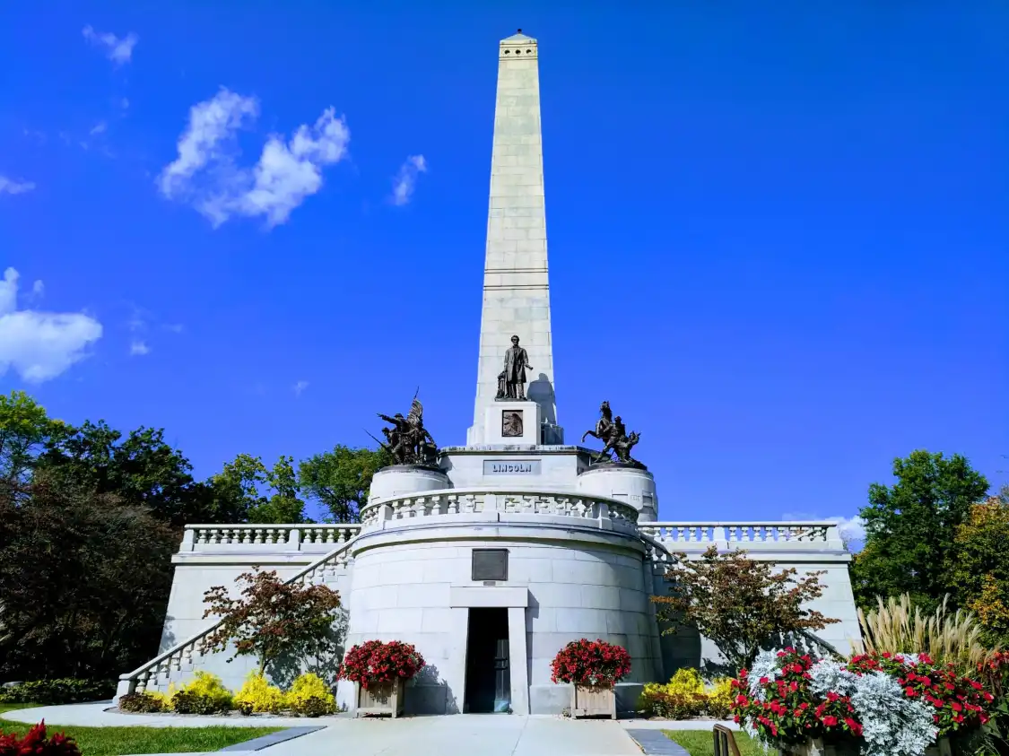 Hotels near Lincoln Tomb