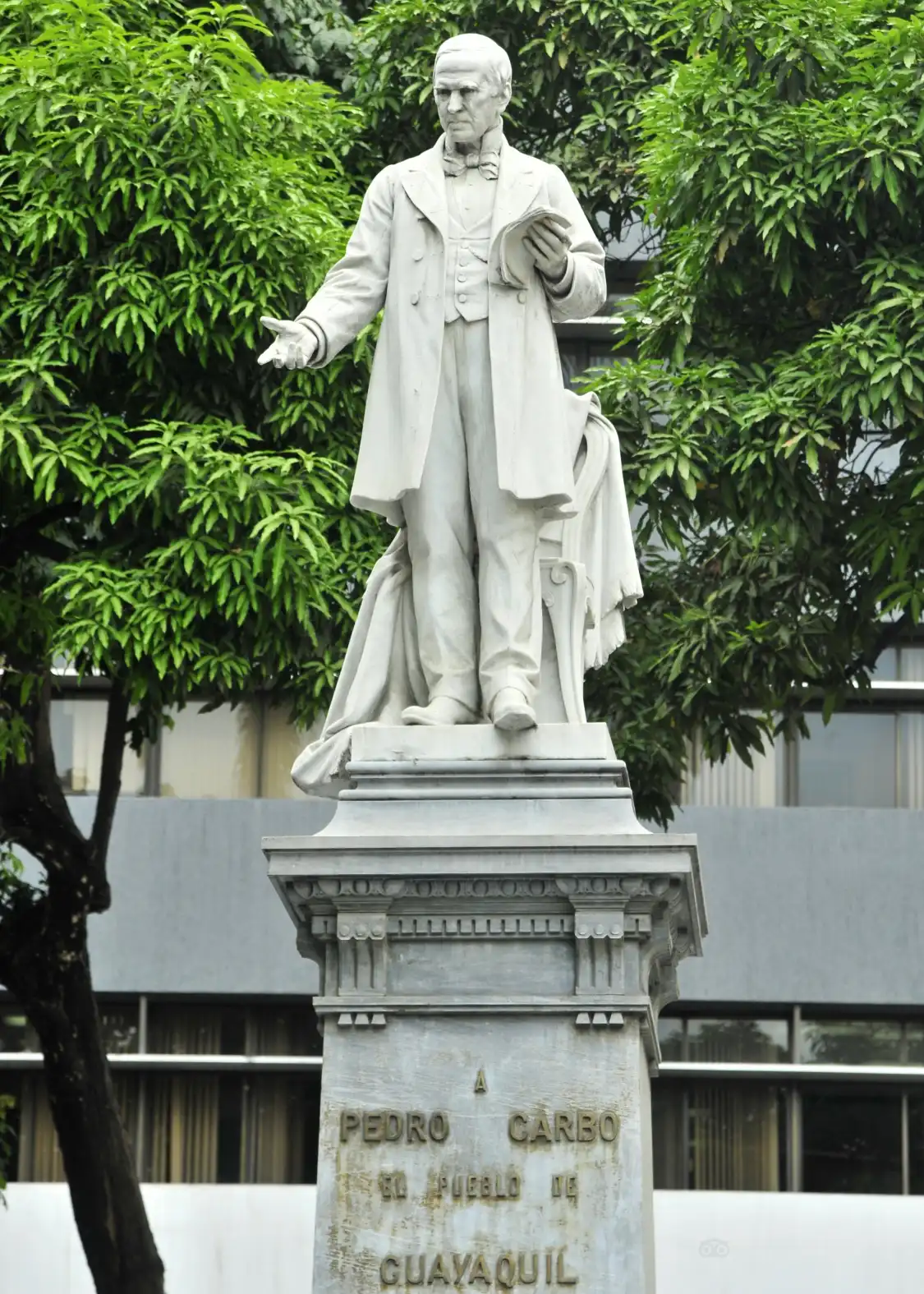 Hotels near Escultura de Pedro Carbo