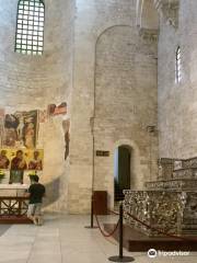 Estatua de San Nicolás de Bari