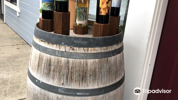 Artiste Winery & Tasting Studio