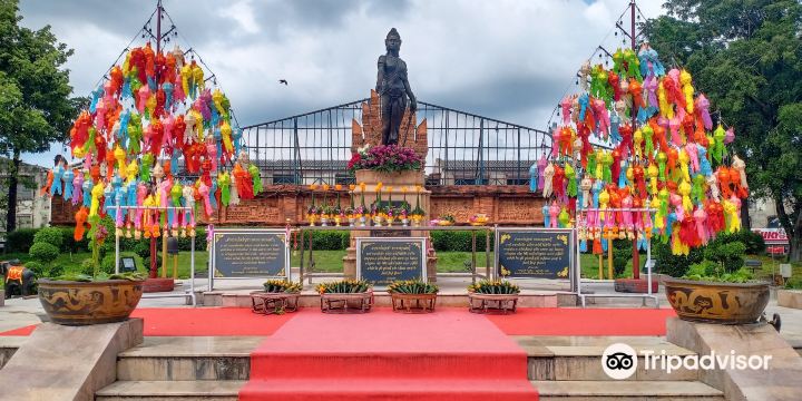Phra Nang Chamathewi Monument