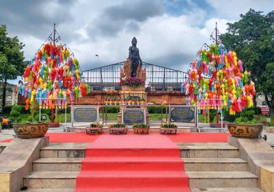 Phra Nang Chamathewi Monument