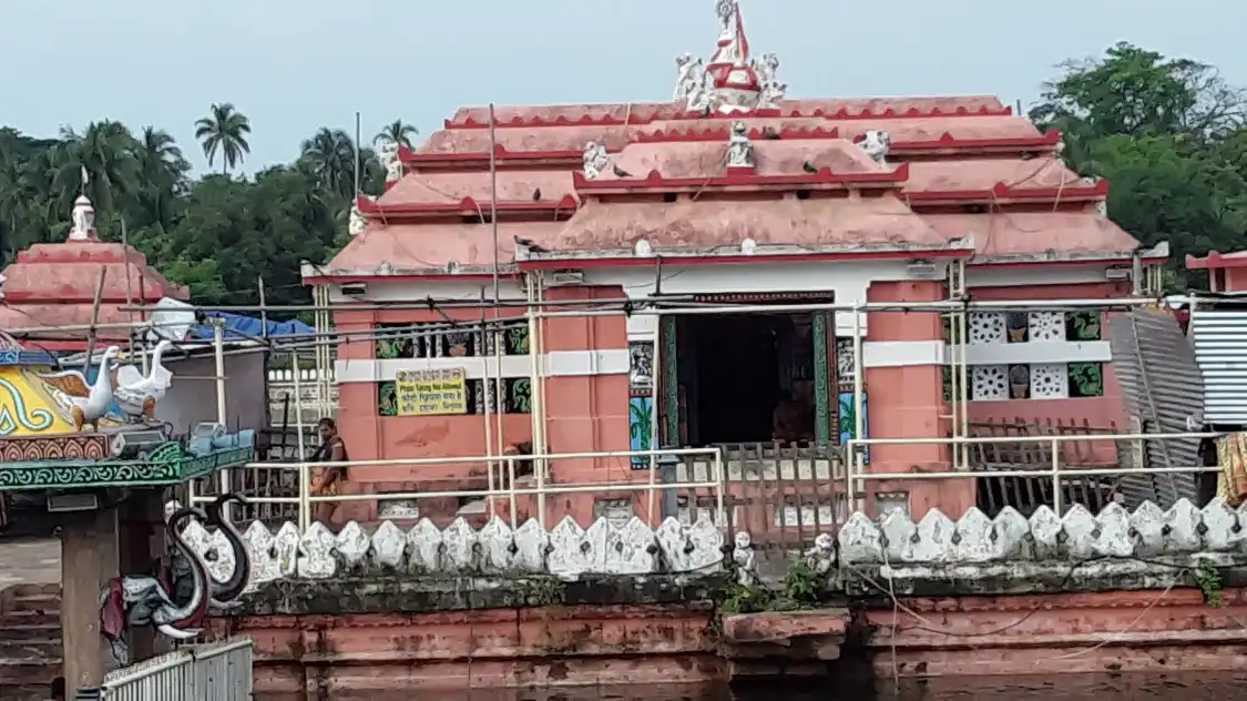 Hotels near Narendra Sarovara