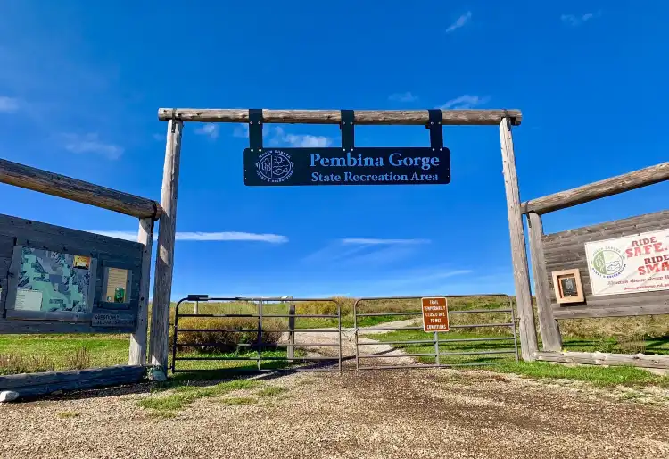 Hotels near Pembina State Museum