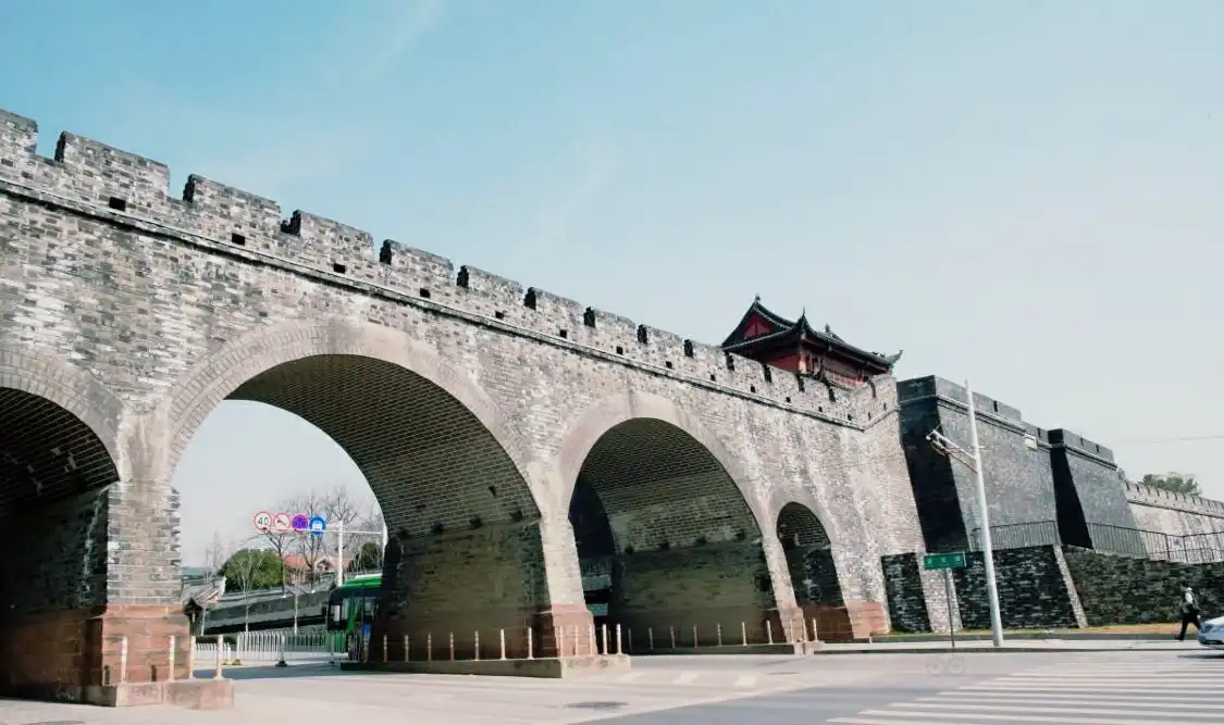 봉기문 주변 호텔